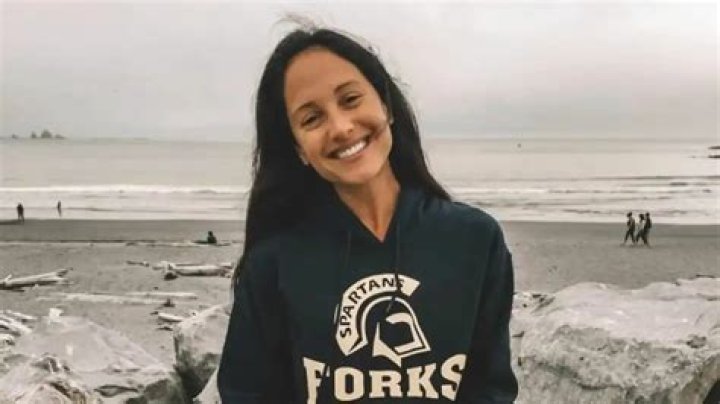 Emily Compagno No Makeup 2024 Company Salaries