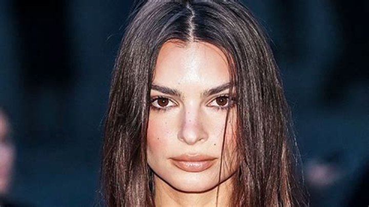 Emily Ratajkowski shows natural beauty in old school yearbook photos