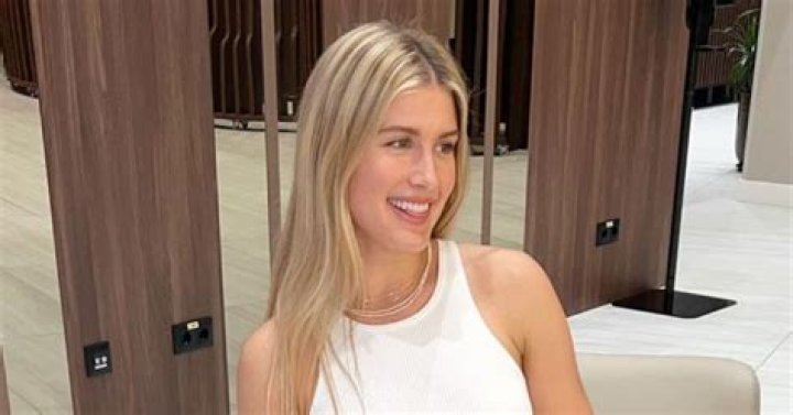 Eugenie Bouchard &agrave; couper le souffle en bikini taille basse sous les