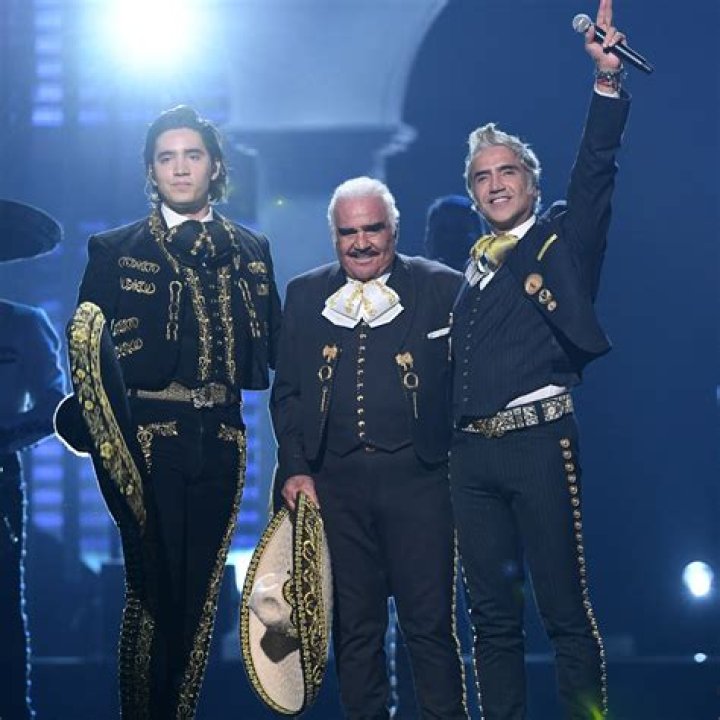 Family of Vicente Fern&aacute;ndez celebrated the singer's birthday in Los