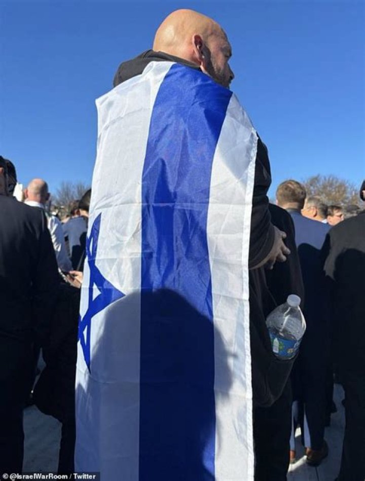 Fetterman drapes himself in Israeli flag during DC rally in support of