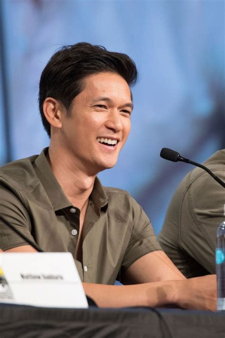 FileHarry Shum Jr. podczas San Diego ComicCon 2017.jpg Wikimedia Commons