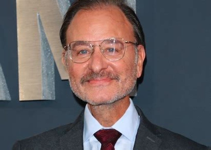 Fisher Stevens Neck: A Detailed Look At His Fashion Accessory