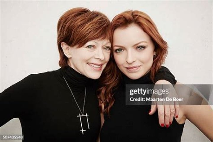 Francesca Eastwood and mother Frances Fisher join Amy Smart at EMA's LA