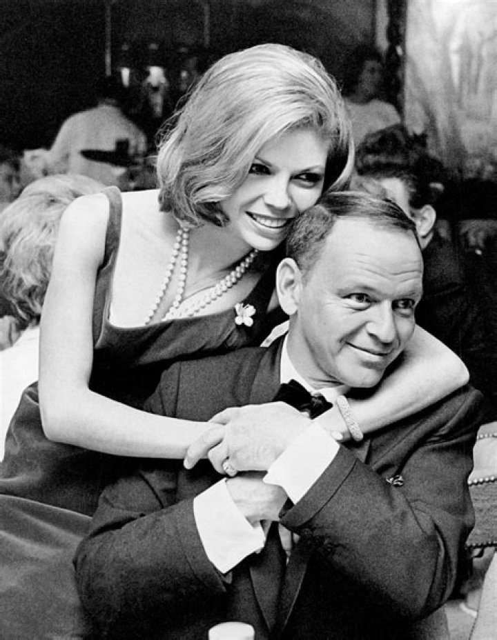 Frank and Nancy Sinatra and children Nancy sinatra, Frank sinatra