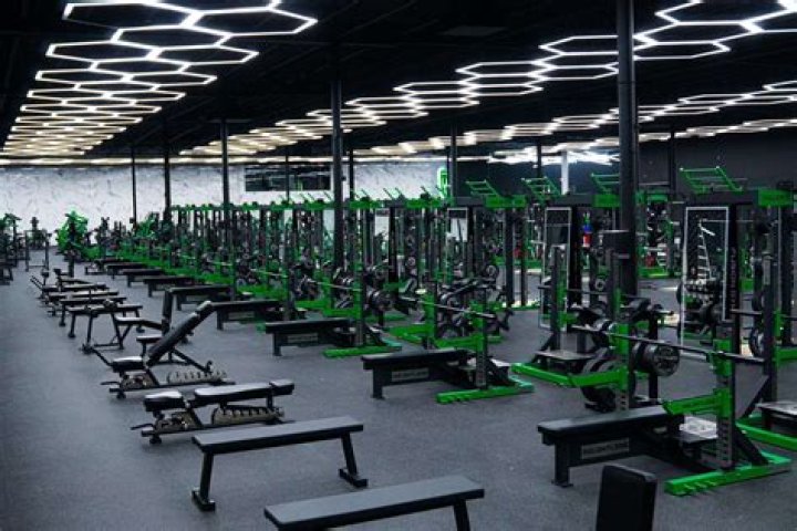FUSION GYMS 77 Photos & 31 Reviews Gyms 505 Knorr St