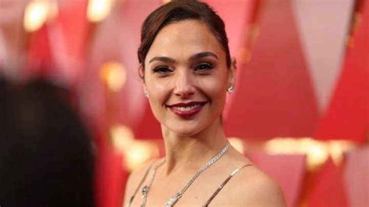 Gal Gadot Net Worth (2024) Wonder Woman, Justice League, Red Notice