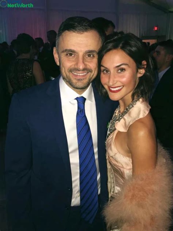 Gary Vaynerchuk 2023 Wife, net worth, tattoos, smoking & body facts
