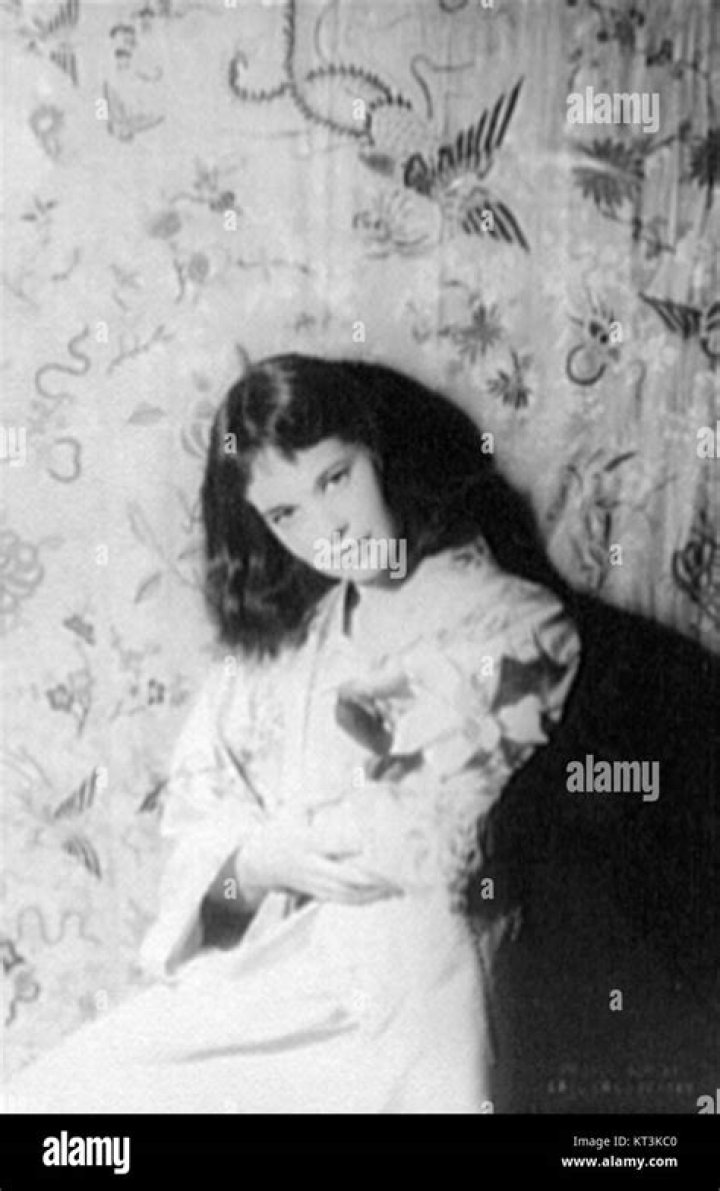 Gloria Vanderbilt's Timeless Net Worth & Legacy (2023)