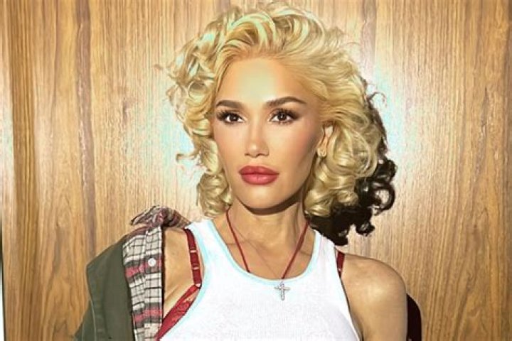 Gwen Stefani A18
