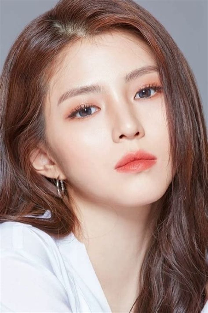 Han So Hee Wiki, Bio, Age, Height, Boyfriend, Career, Net Worth