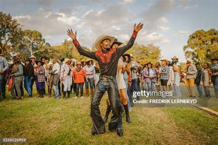 Happy international cowboy day 🤠 putting on a show for the fam 🤣 Joel