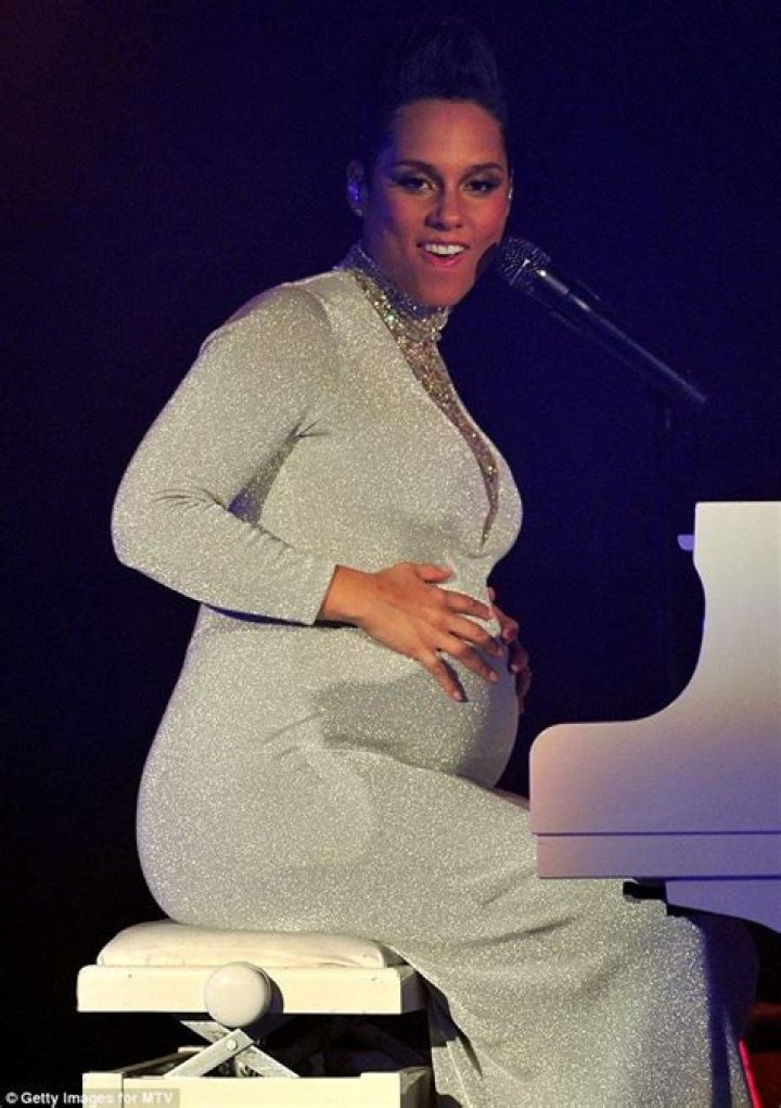 Heavily pregnant Alicia Keys shows off her blossoming bump at MTV EMAs