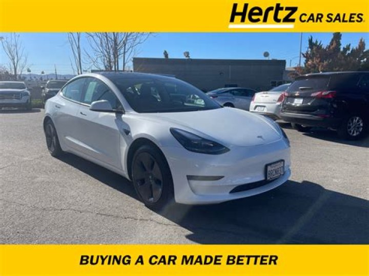 Hertz Orders 100,000 Tesla Model 3; Hires Tom Brady As Spokesperson