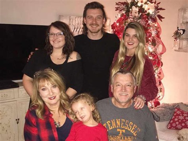 How many siblings does Lacey Chabert have? 'Mean Girls' star reveals