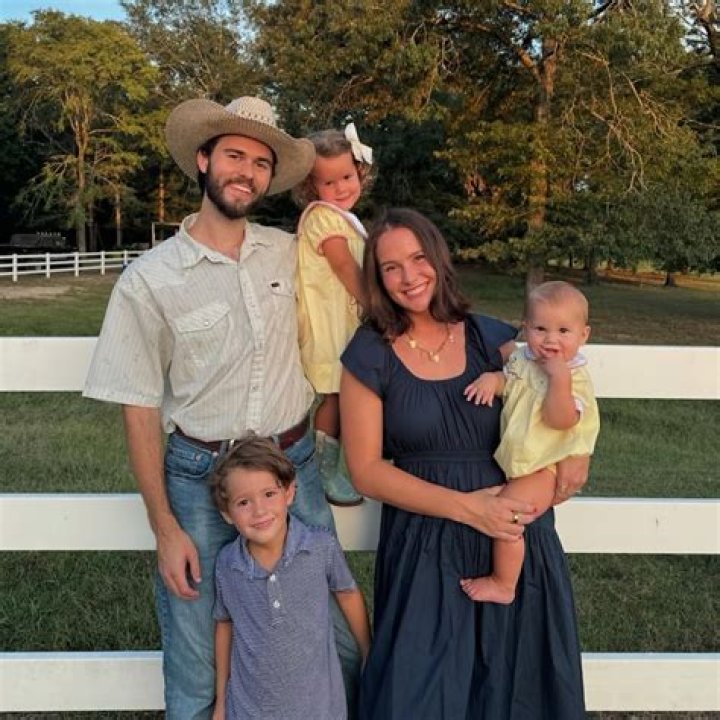 How Mary Kate Robertson Accumulated Her Wealth