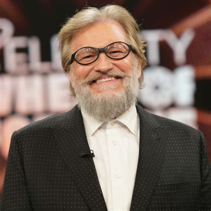 How Old Is Drew Carey Revealing The Age Of This Television Star! SCP