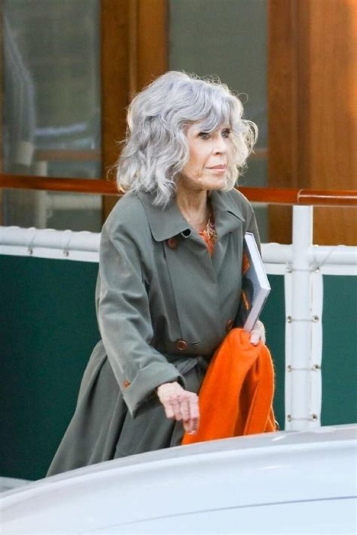 How old is Jane Fonda, his height, his weight.