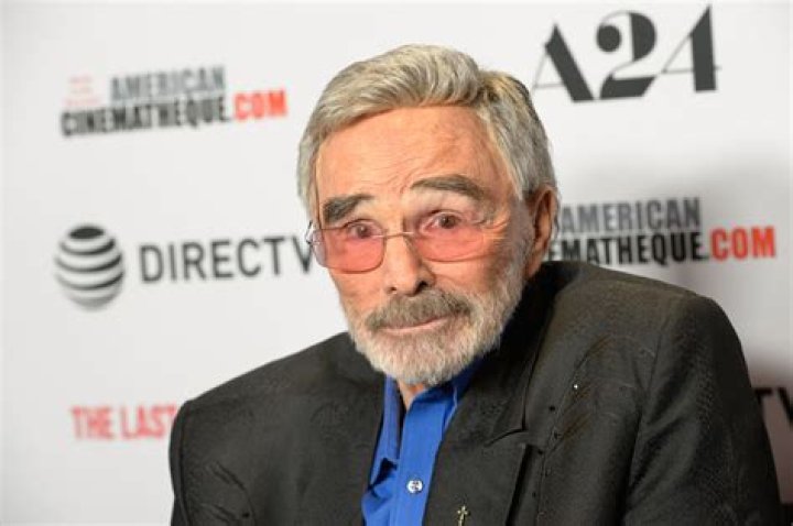 How old was burt reynolds smokey and the bandit lanekop