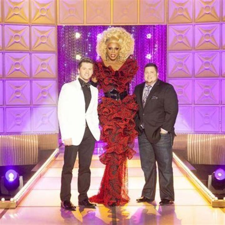 How Tall Is Rupaul And How Tall Do Those High Heels Make Him?
