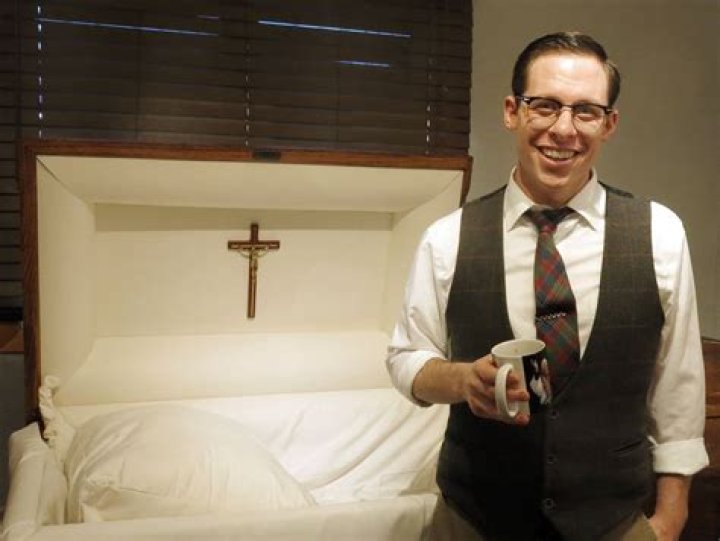 How to a Mortician? (Full Guide) Discovering Employment Paths