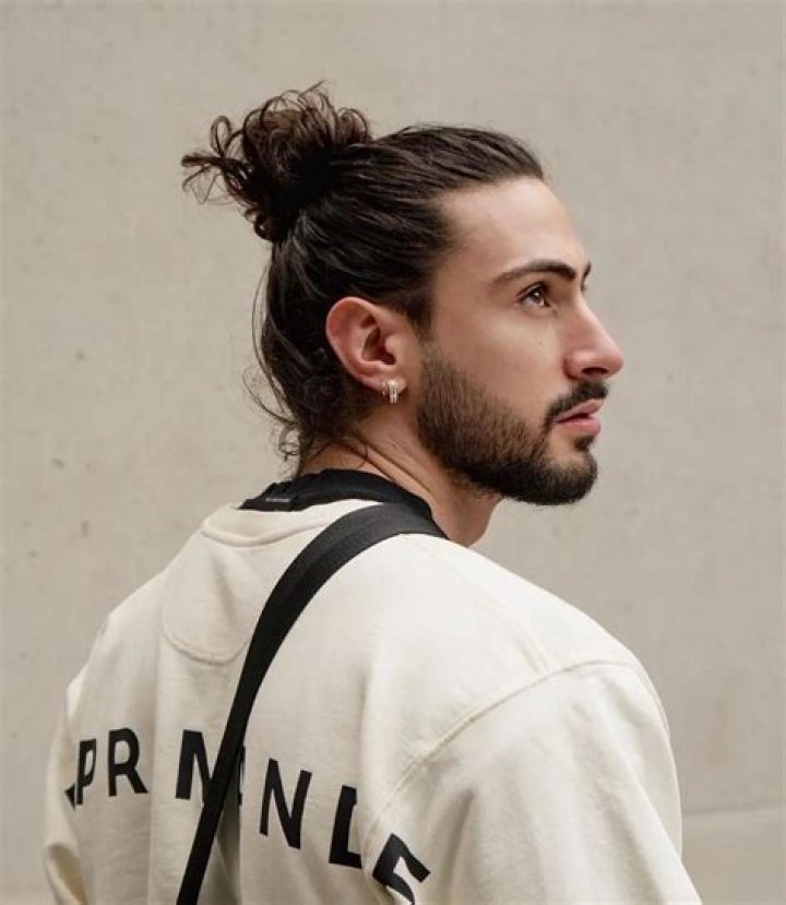 Instagram photo by Man Buns &bull; May 20, 2016 at 1253am UTC Curly hair