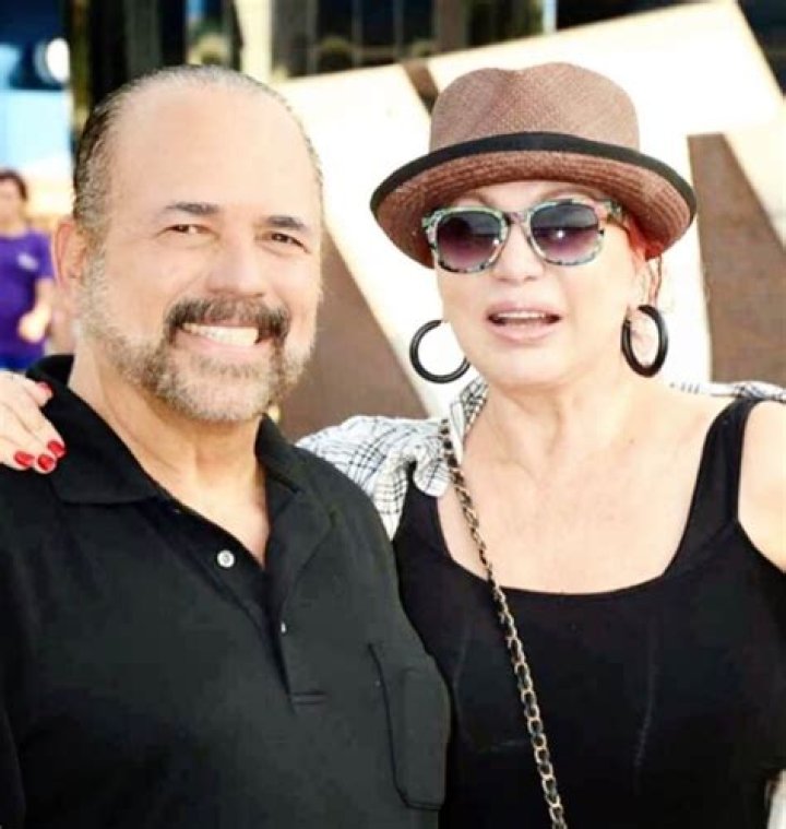 Iris Chac&oacute;n y Junno Far&iacute;a celebran aniversario Primera Hora