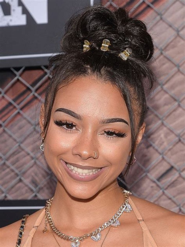 Is Alix Lapri in a Relationship? Who is Alix Lapri Boyfriend? The