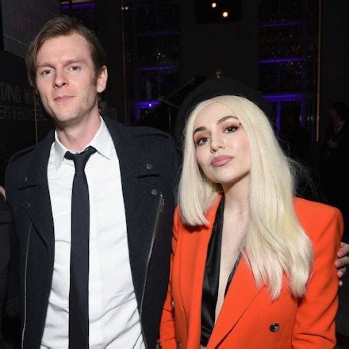 Is ava max married ovasgbangkok