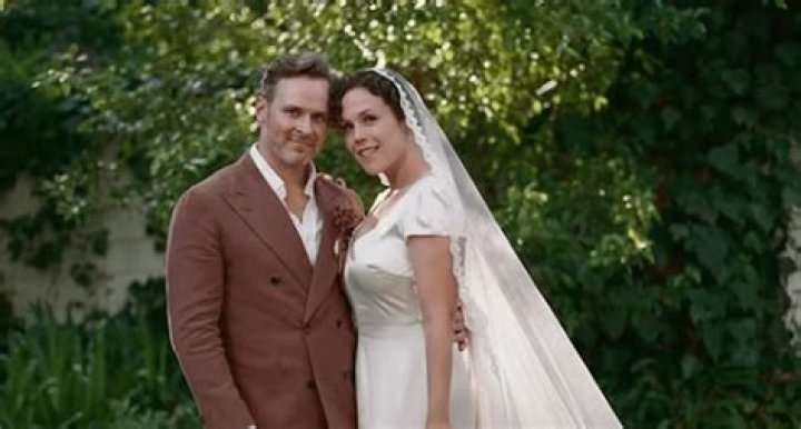 Is Erin Krakow Married or Dating? Who is Erin Krakow's Boyfriend?