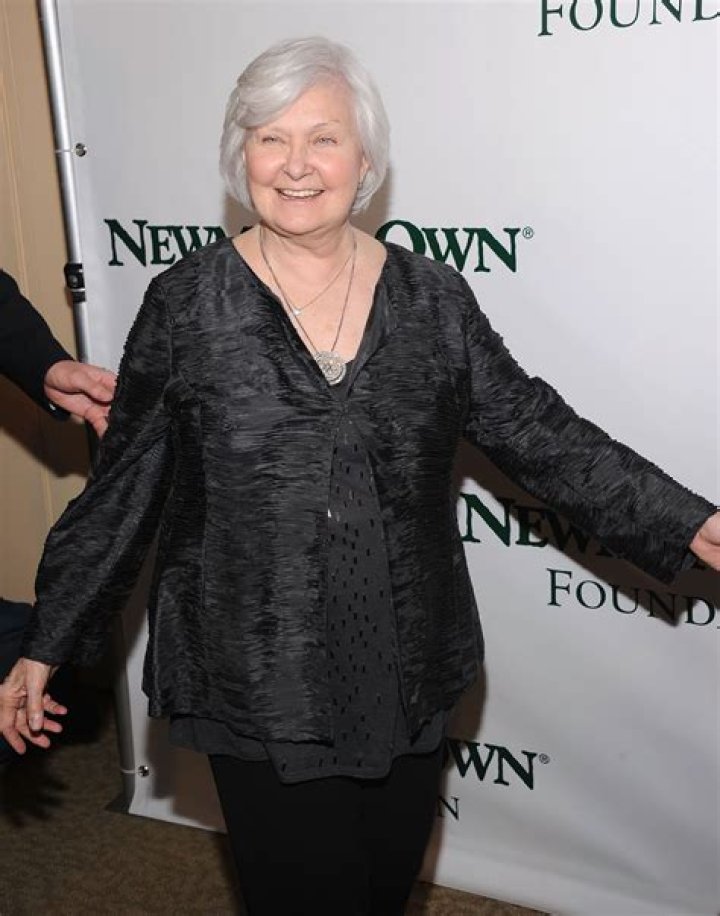 Is Joanne Woodward still alive or dead?
