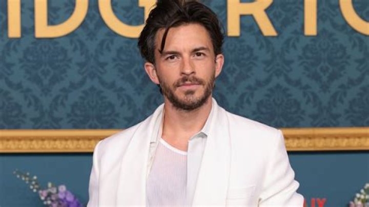 Is Jonathan Bailey Married? Husband Relationship timeline