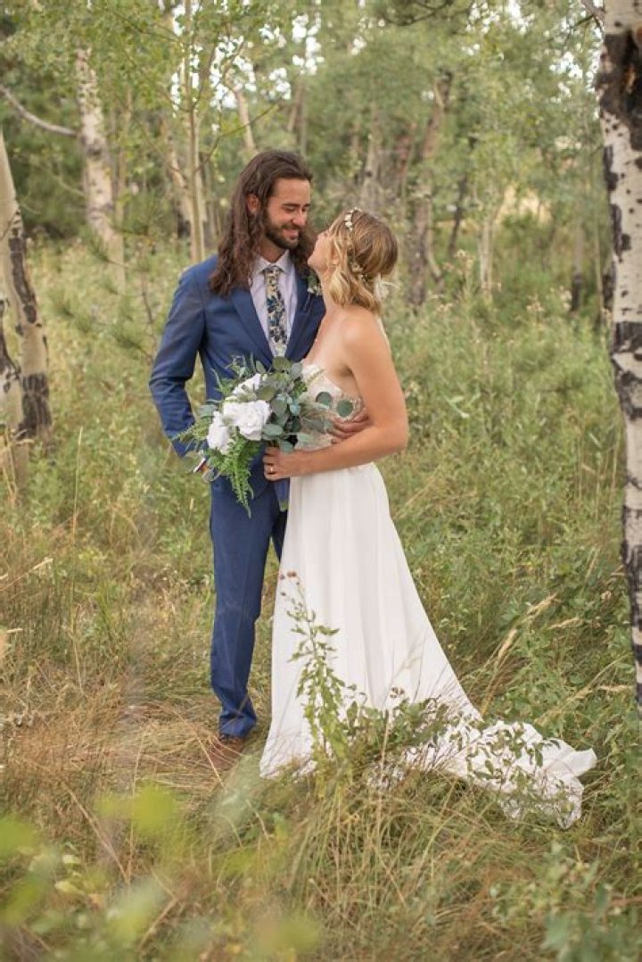 Is Lauren Daigle married or engaged? Who is Lauren Daigles husband