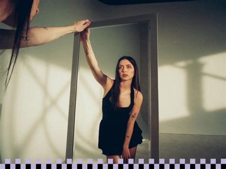 Is Lizzy McAlpine Queer? Unraveling The Truth Behind The Rumors