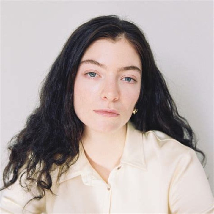Is Lorde Married? Parents, Husband, Real Name, Net Worth, Age, Ethnicity