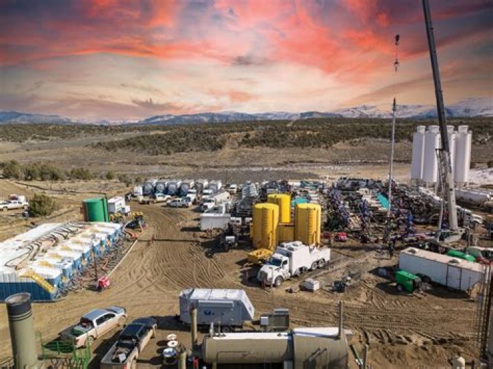 Is Oil Gas Transmission A Good Career Path for Graduates? 2023