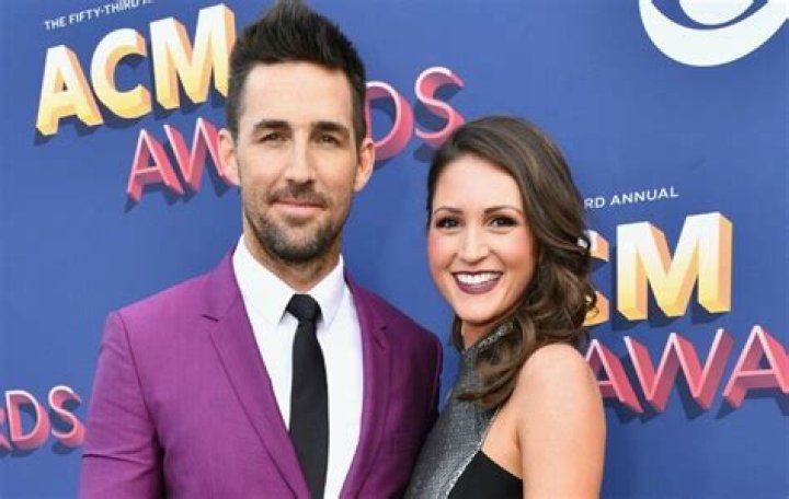 Jake Owen and Girlfriend Erica Hartlein Expecting First Child Together