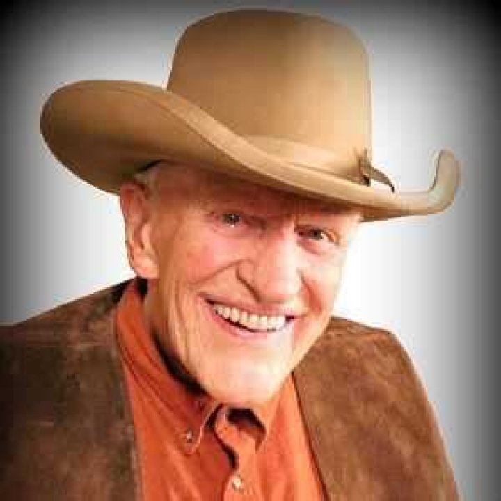 James Arness Bio, Age, Net Worth, Height, Career, Married, Facts