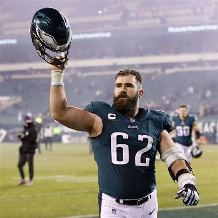 Jason Kelce. This is the ideal male body, what peak performance looks