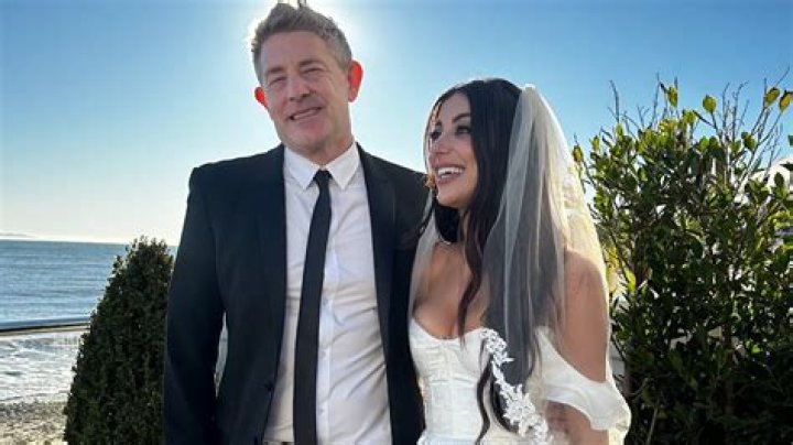 Jason Nash was Married to ExWife Marney Hochman.