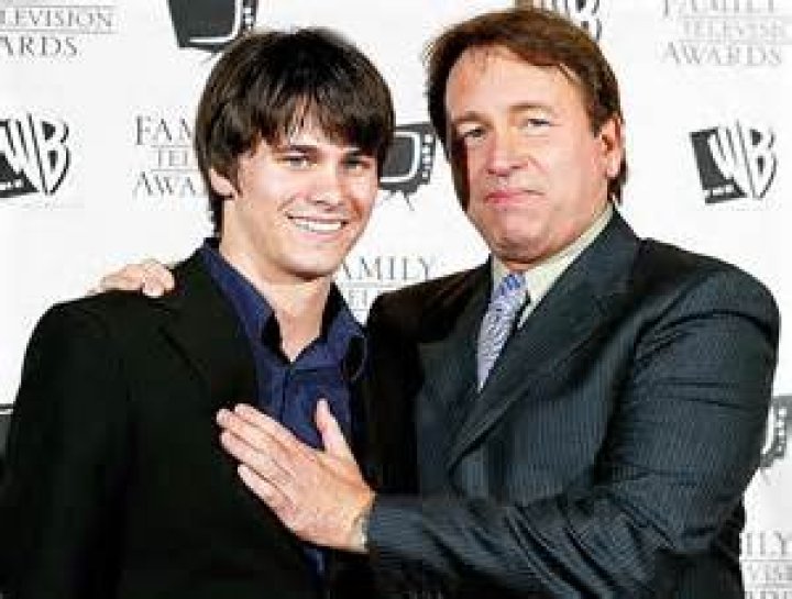 Jason Ritter Remembers Late Dad John Ritter by Watching Old 'Three's