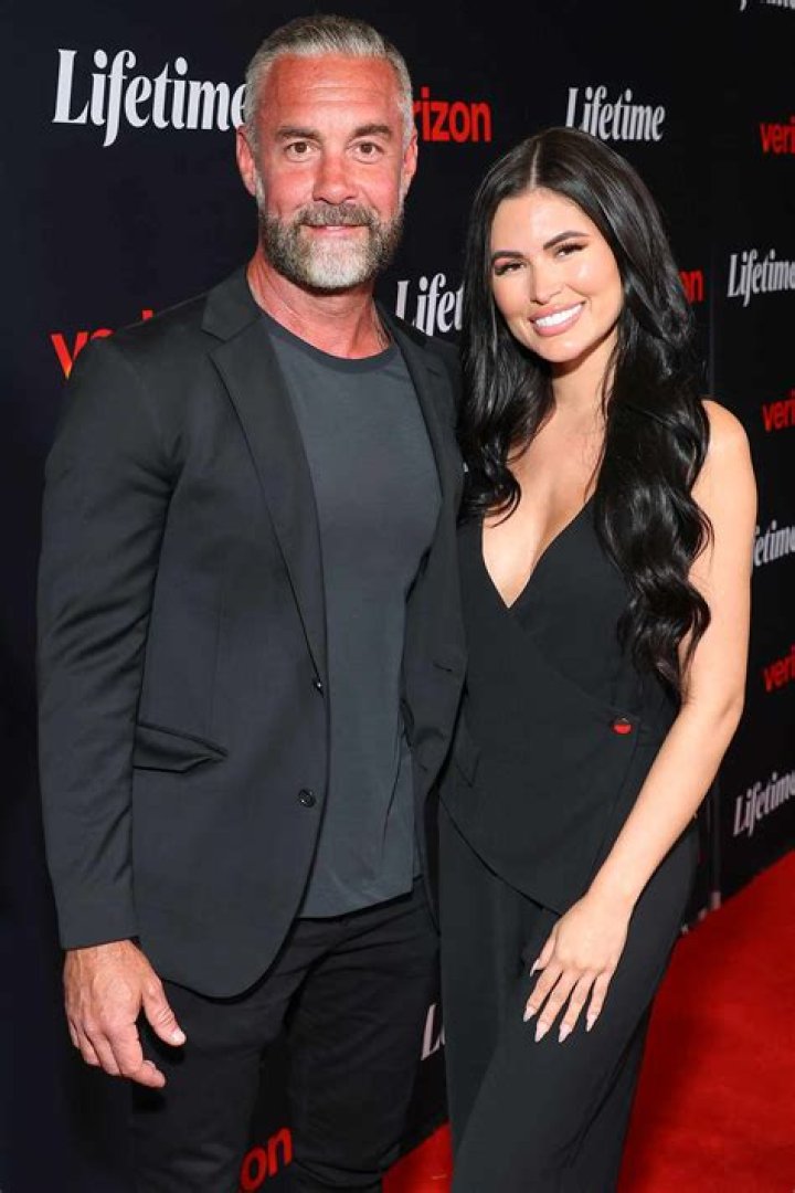 Jay Harrington 2024 Wife, net worth, tattoos, smoking & body facts