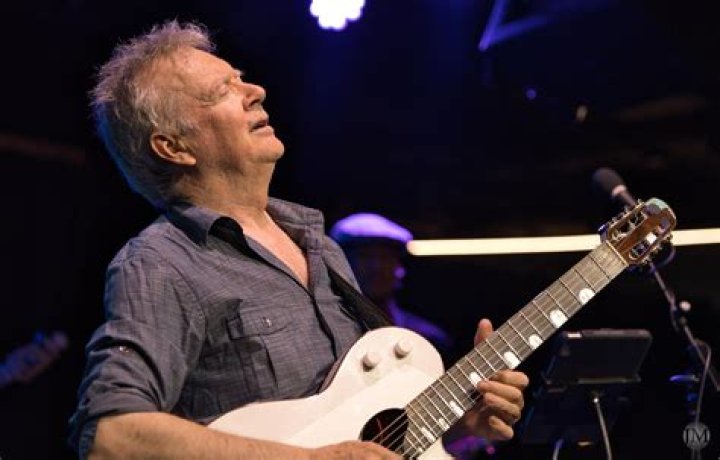 JAZZ CHILL GUITARIST PETER WHITE PAYS TRIBUTE TO HIS ROCK AND SOUL