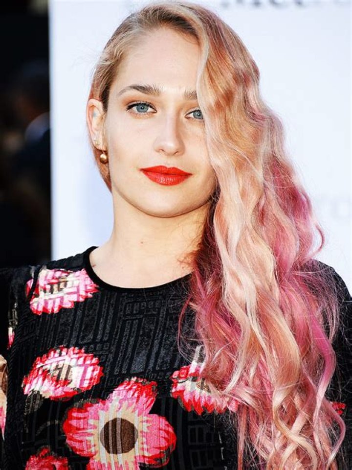 Jemima Kirke Talks Body Confidence in Well and Good Interview