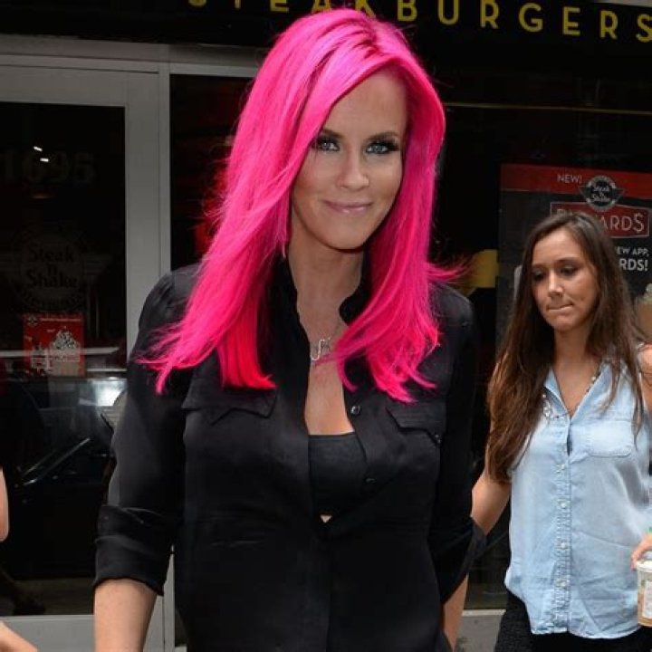 Jenny McCarthy debuts pink hair on Instagram before heading to the