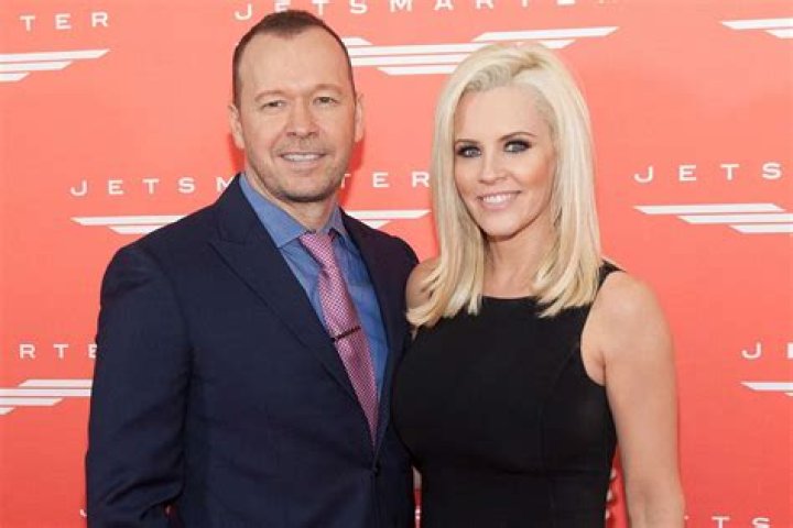 Jenny McCarthy Files for Divorce (2005/08/22) Tickets to Movies in