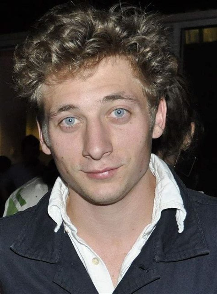 Jeremy Allen White Age, Net Worth, Wife, Family, Height and Biography