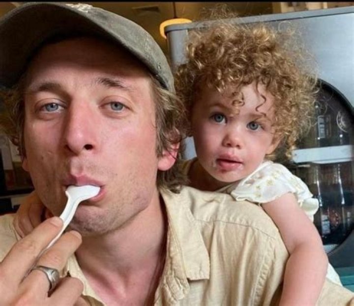 Jeremy Allen White Lovely family Wife, Kids, Siblings, Parents