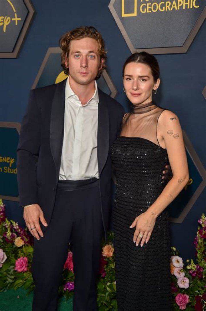 Jeremy Allen White, Wife Addison Timlin's Relationship Timeline