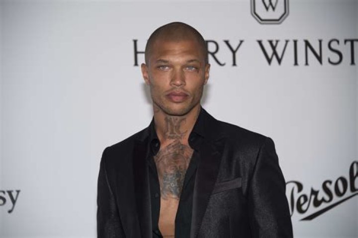 Jeremy Meeks' murderrapist dad and criminal family set to meet Chloe